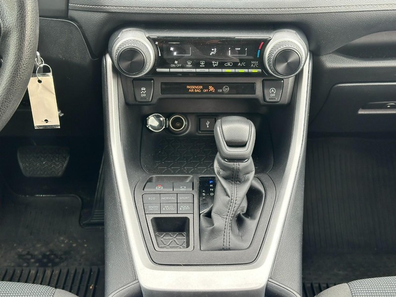 Toyota RAV4 Vehicle Full-screen Gallery Image 14