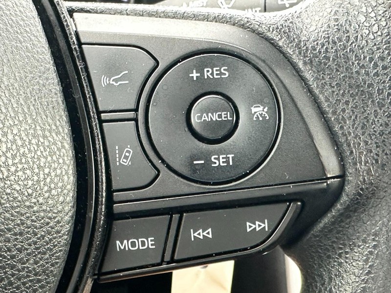 Toyota RAV4 Vehicle Full-screen Gallery Image 19