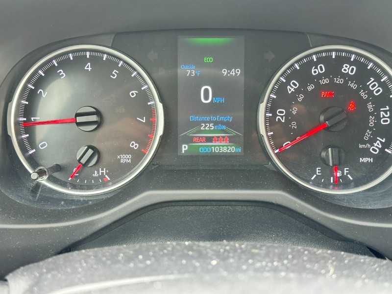 Toyota RAV4 Vehicle Full-screen Gallery Image 20