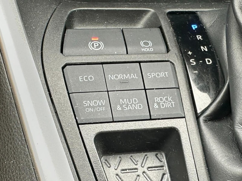 Toyota RAV4 Vehicle Full-screen Gallery Image 21