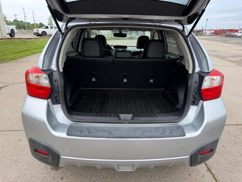 Subaru XV Crosstrek Vehicle Full-screen Gallery Image 5