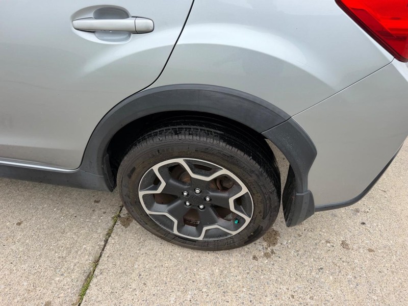 Subaru XV Crosstrek Vehicle Full-screen Gallery Image 6