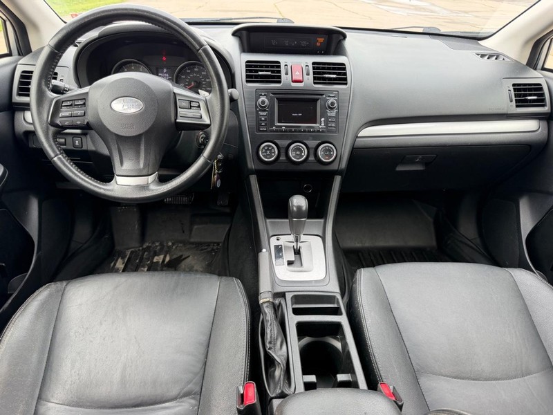 Subaru XV Crosstrek Vehicle Full-screen Gallery Image 8