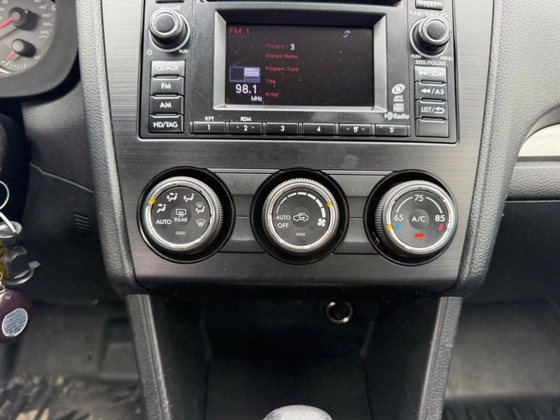 Subaru XV Crosstrek Vehicle Full-screen Gallery Image 13