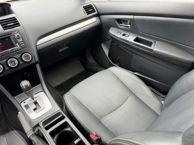 Subaru XV Crosstrek Vehicle Full-screen Gallery Image 14