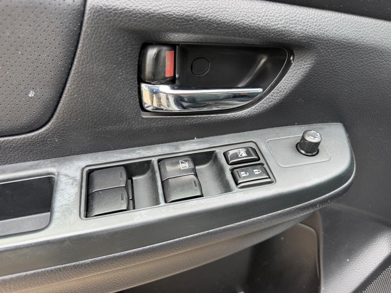 Subaru XV Crosstrek Vehicle Full-screen Gallery Image 15