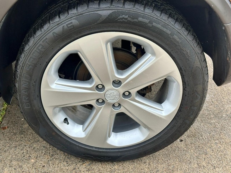 Buick Encore Vehicle Full-screen Gallery Image 7