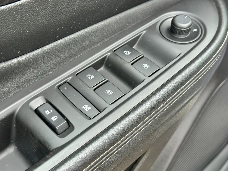 Buick Encore Vehicle Full-screen Gallery Image 15