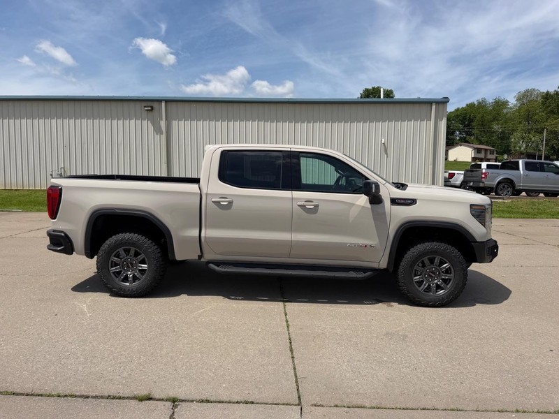 GMC Sierra 1500 Vehicle Full-screen Gallery Image 2