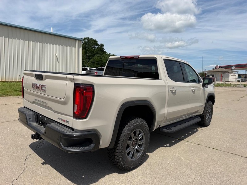 GMC Sierra 1500 Vehicle Full-screen Gallery Image 3