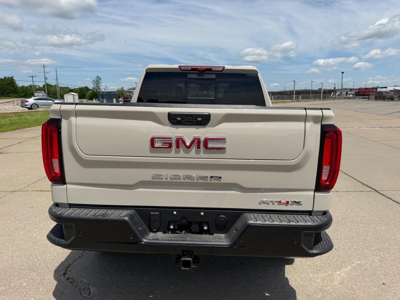 GMC Sierra 1500 Vehicle Full-screen Gallery Image 4