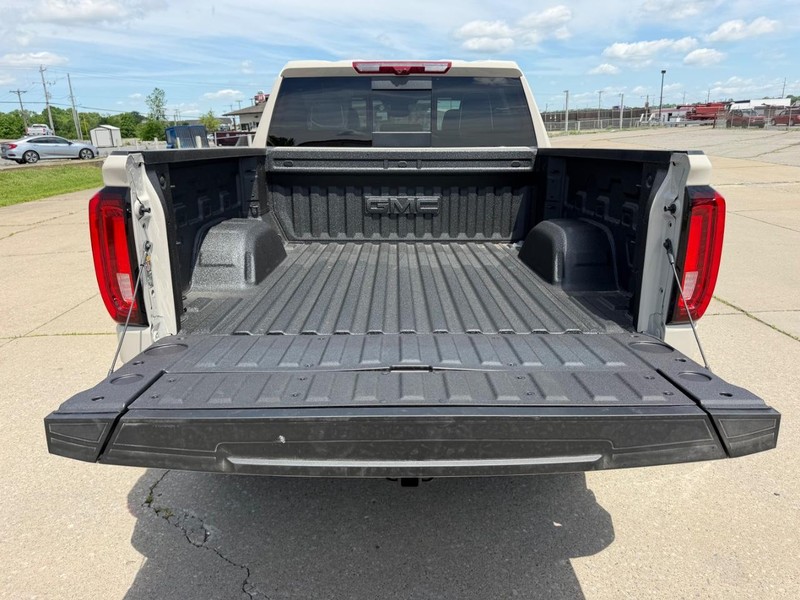 GMC Sierra 1500 Vehicle Full-screen Gallery Image 5