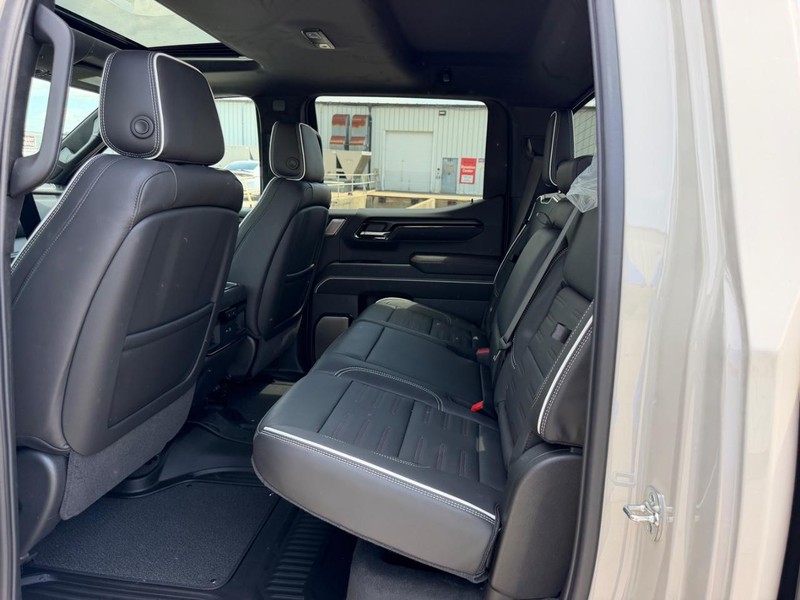 GMC Sierra 1500 Vehicle Full-screen Gallery Image 7