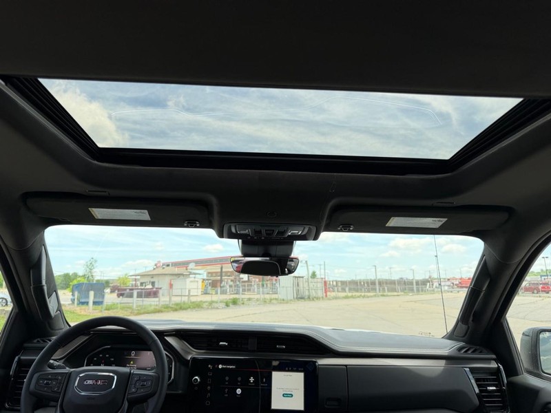 GMC Sierra 1500 Vehicle Full-screen Gallery Image 8