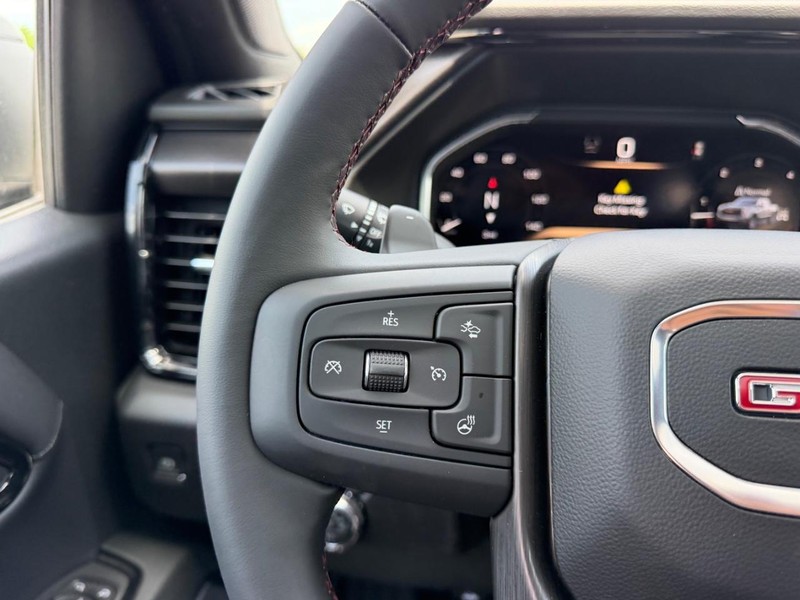 GMC Sierra 1500 Vehicle Full-screen Gallery Image 11