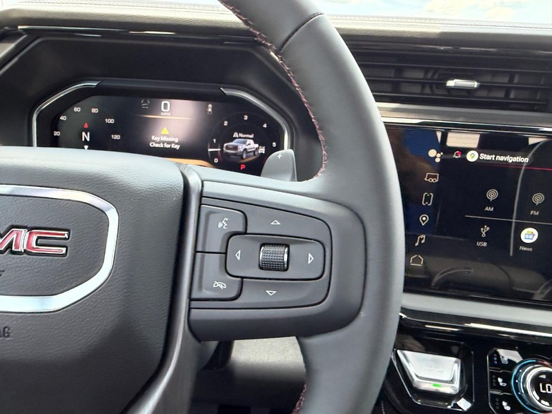 GMC Sierra 1500 Vehicle Full-screen Gallery Image 12