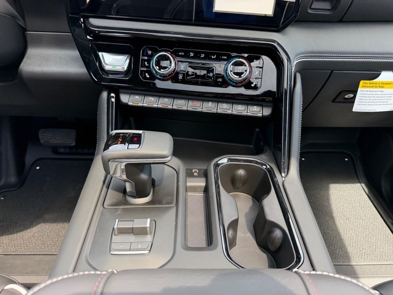 GMC Sierra 1500 Vehicle Full-screen Gallery Image 15