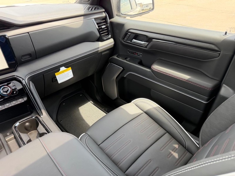 GMC Sierra 1500 Vehicle Full-screen Gallery Image 16