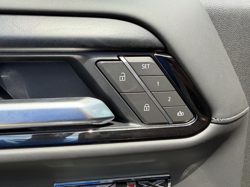 GMC Sierra 1500 Vehicle Full-screen Gallery Image 18