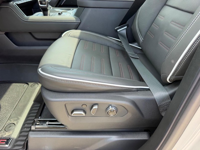 GMC Sierra 1500 Vehicle Full-screen Gallery Image 19