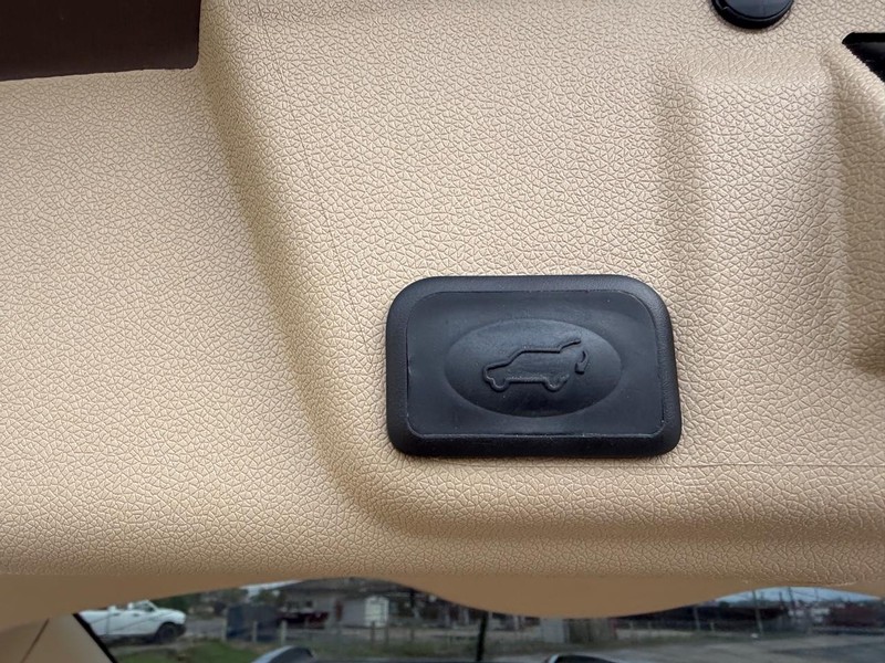 Buick Enclave Vehicle Full-screen Gallery Image 6