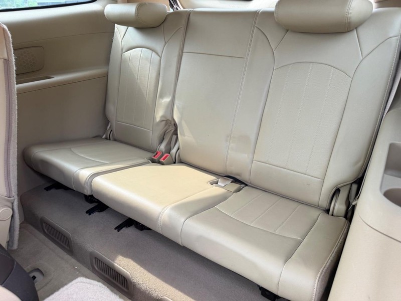 Buick Enclave Vehicle Full-screen Gallery Image 8