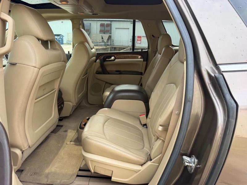 Buick Enclave Vehicle Full-screen Gallery Image 9