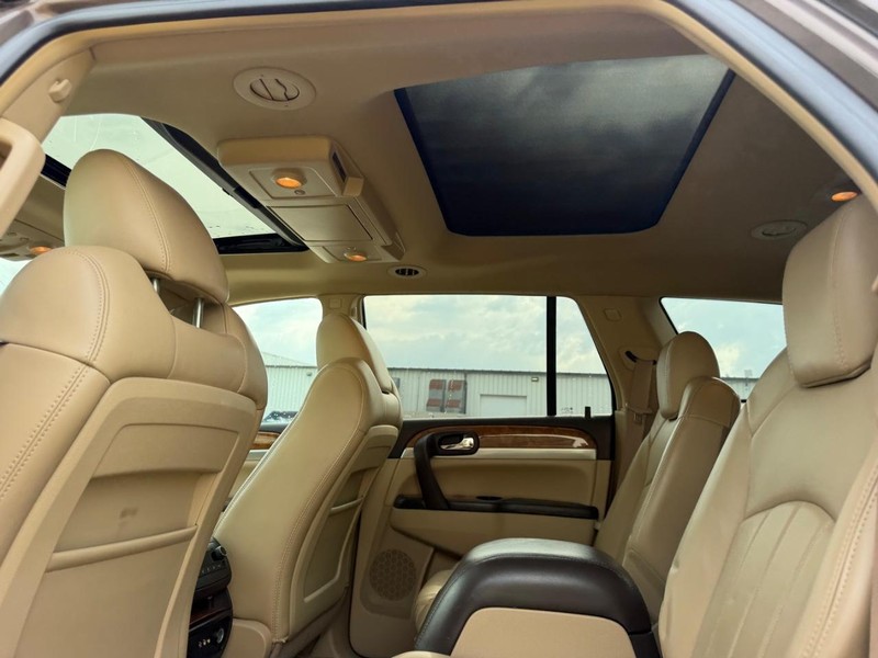 Buick Enclave Vehicle Full-screen Gallery Image 10