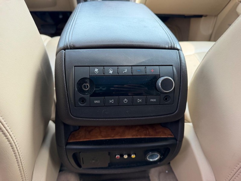 Buick Enclave Vehicle Full-screen Gallery Image 11