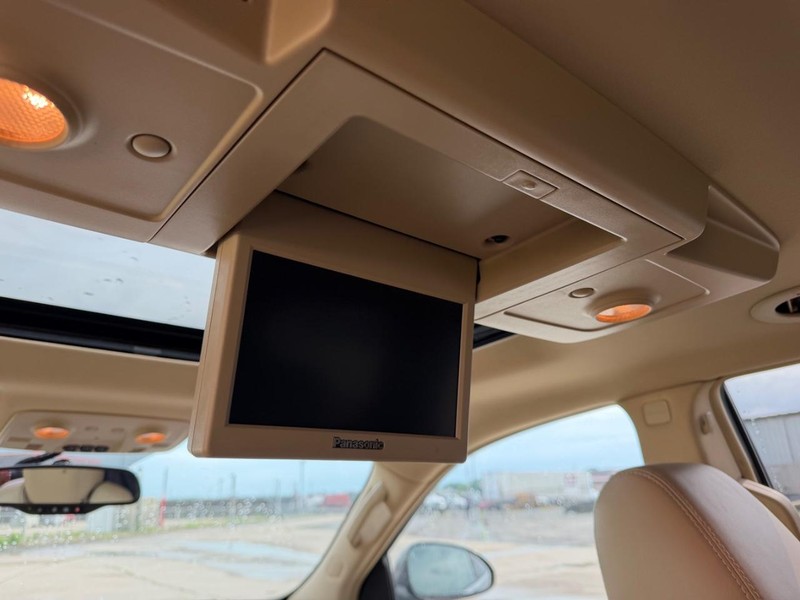 Buick Enclave Vehicle Full-screen Gallery Image 12