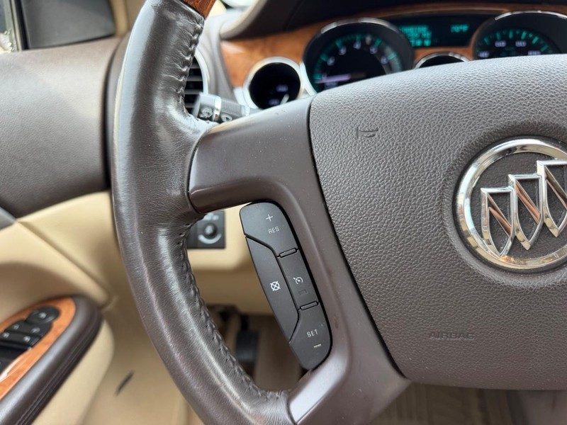 Buick Enclave Vehicle Full-screen Gallery Image 15