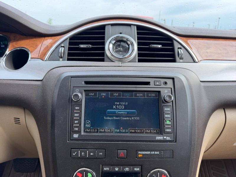 Buick Enclave Vehicle Full-screen Gallery Image 17