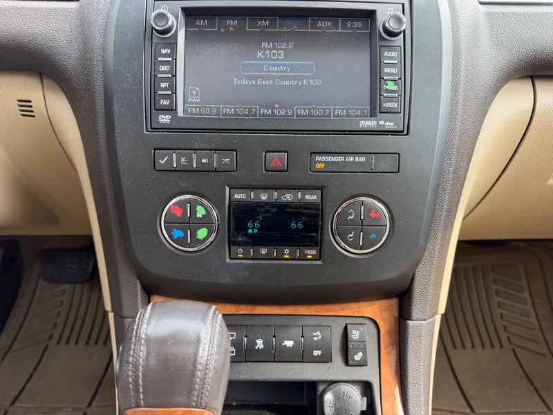 Buick Enclave Vehicle Full-screen Gallery Image 18