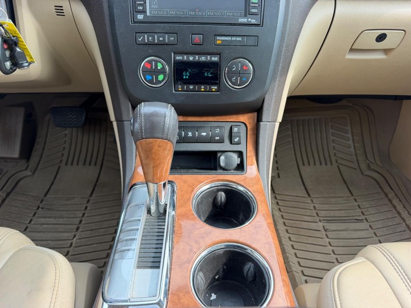 Buick Enclave Vehicle Full-screen Gallery Image 19