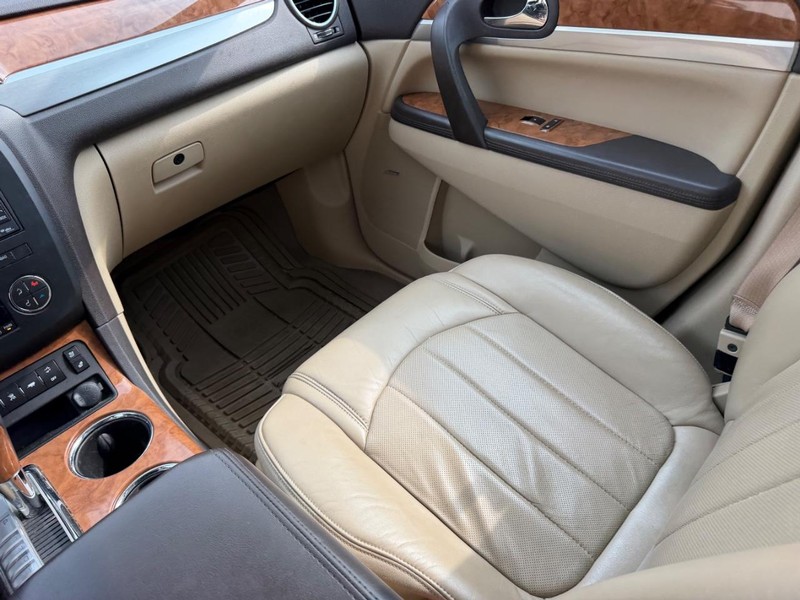 Buick Enclave Vehicle Full-screen Gallery Image 20