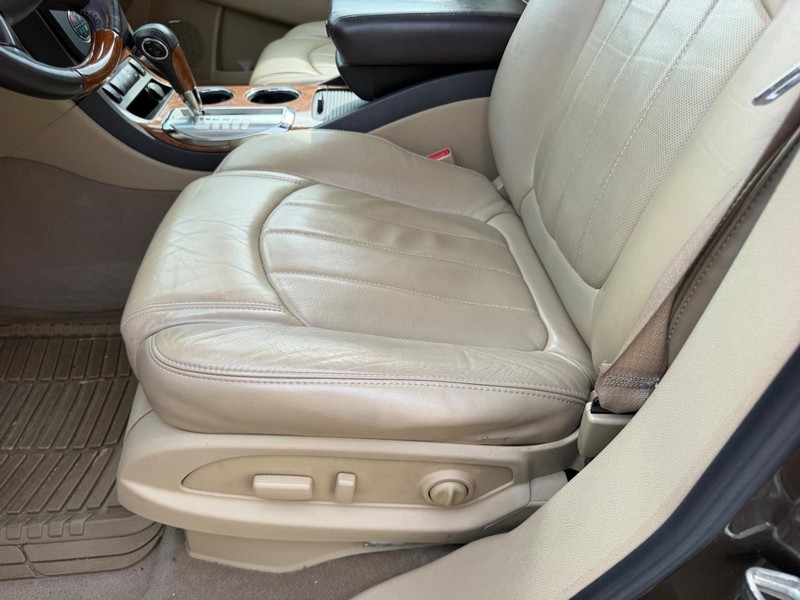 Buick Enclave Vehicle Full-screen Gallery Image 23