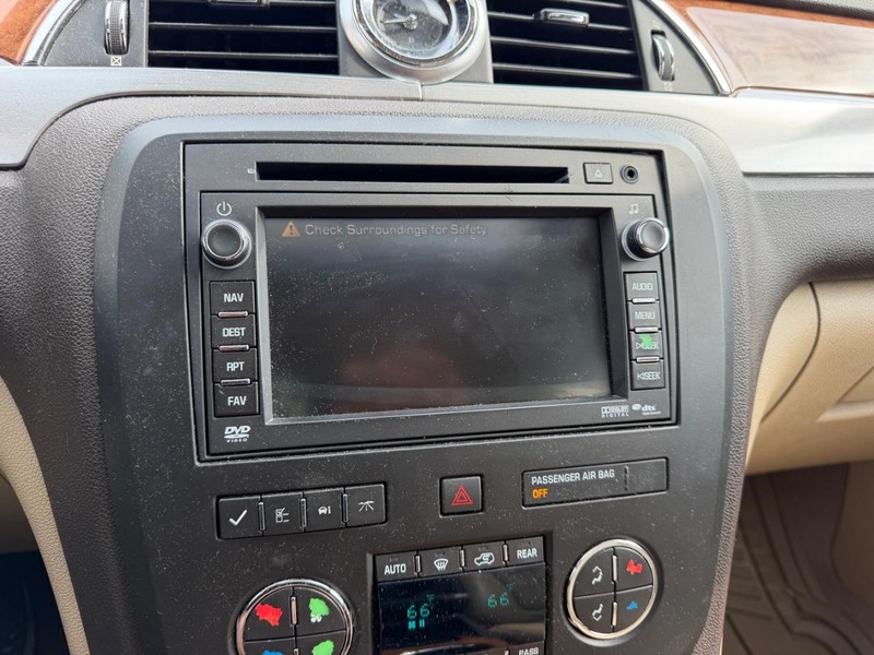 Buick Enclave Vehicle Full-screen Gallery Image 24