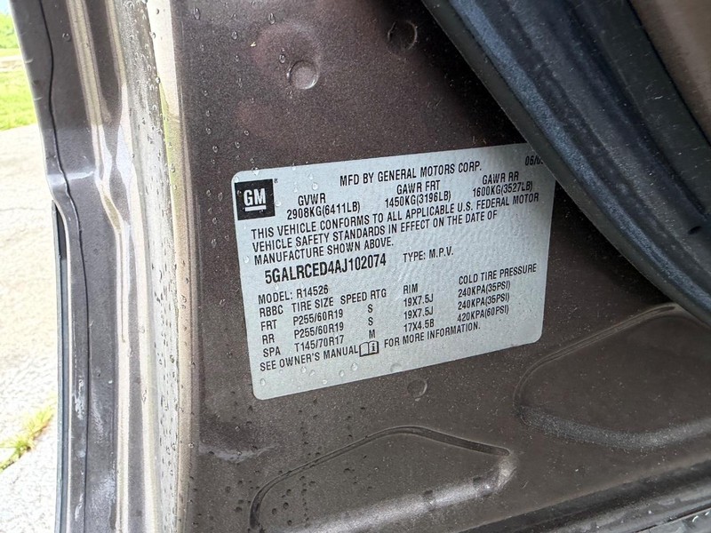 Buick Enclave Vehicle Full-screen Gallery Image 25