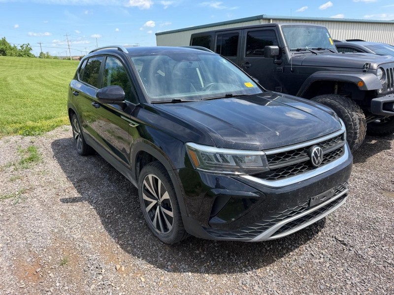 Volkswagen Taos Vehicle Full-screen Gallery Image 2