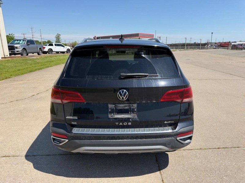 Volkswagen Taos Vehicle Full-screen Gallery Image 4