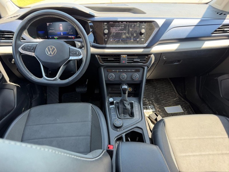 Volkswagen Taos Vehicle Full-screen Gallery Image 8