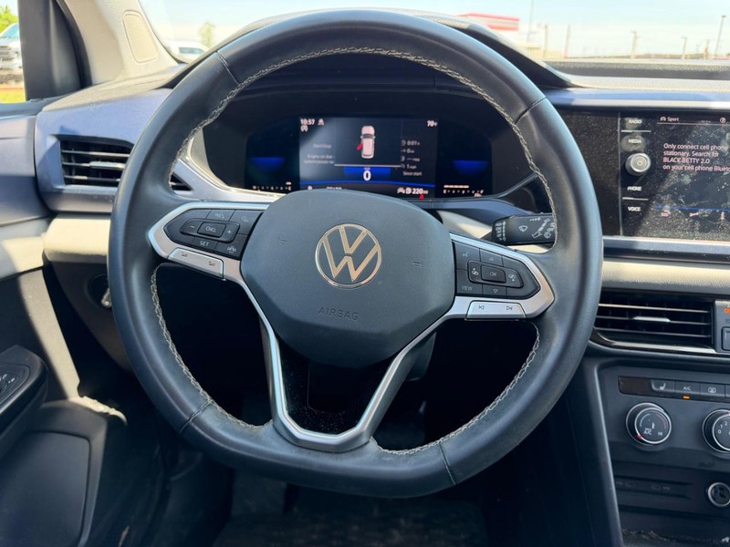Volkswagen Taos Vehicle Full-screen Gallery Image 9