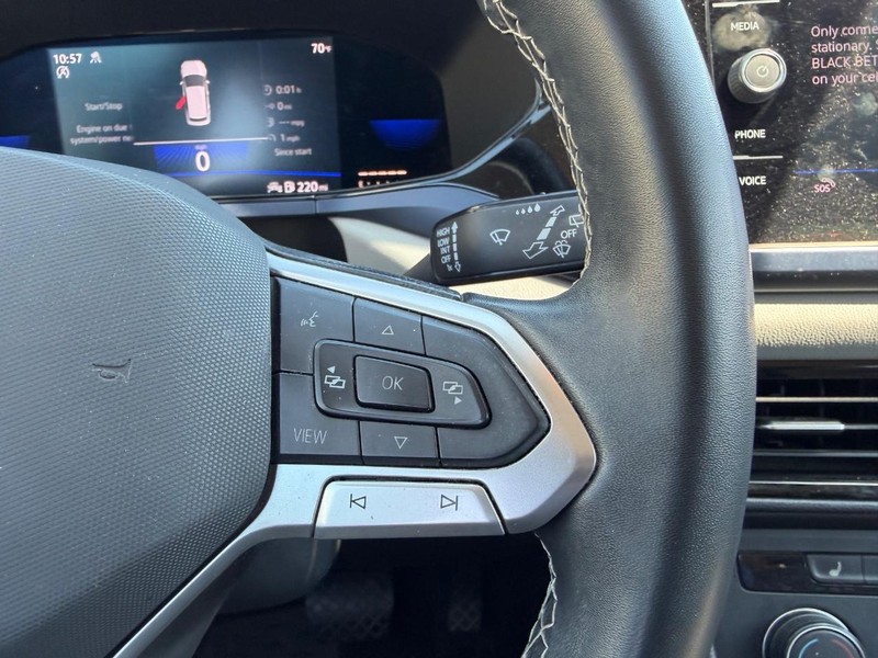 Volkswagen Taos Vehicle Full-screen Gallery Image 11