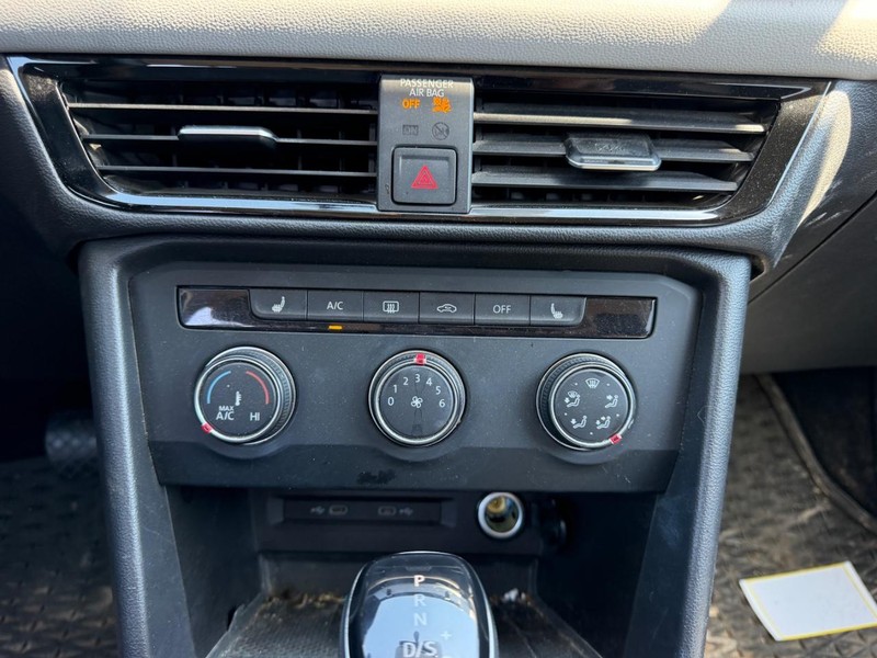 Volkswagen Taos Vehicle Full-screen Gallery Image 13