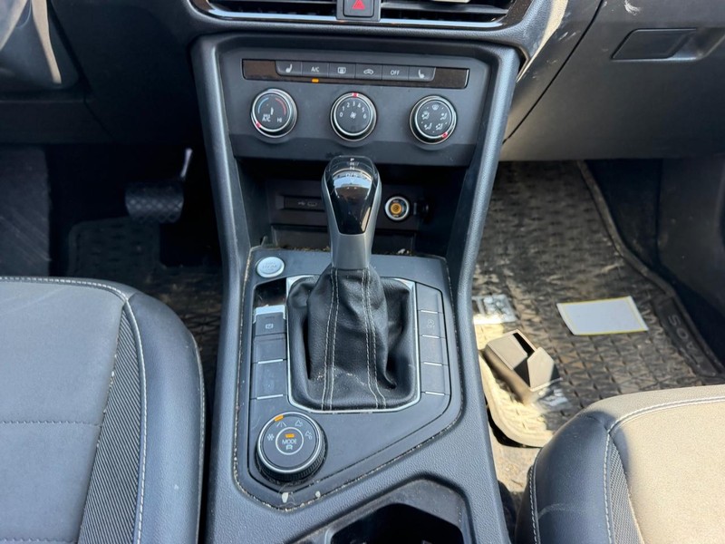 Volkswagen Taos Vehicle Full-screen Gallery Image 14