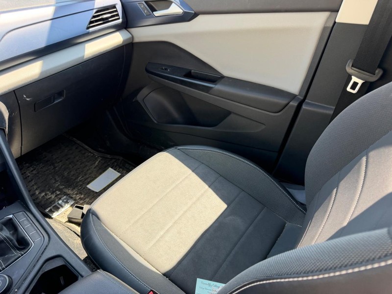 Volkswagen Taos Vehicle Full-screen Gallery Image 15