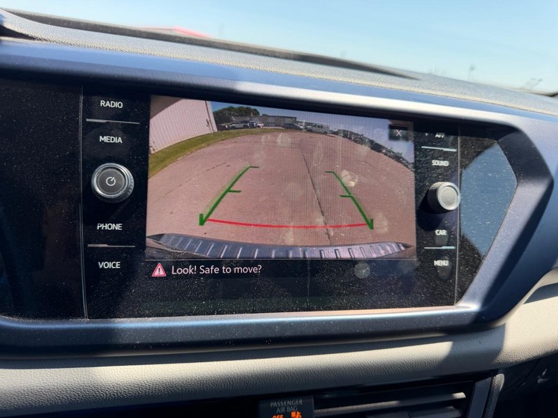 Volkswagen Taos Vehicle Full-screen Gallery Image 19