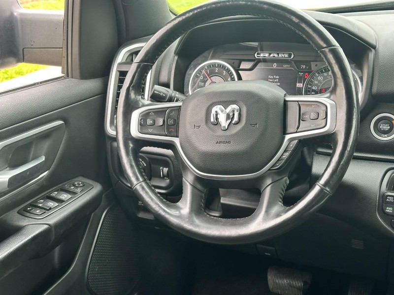 Ram 1500 Vehicle Full-screen Gallery Image 12