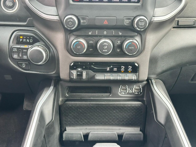 Ram 1500 Vehicle Full-screen Gallery Image 14