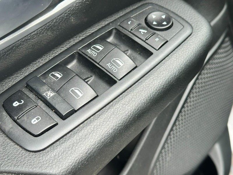 Ram 1500 Vehicle Full-screen Gallery Image 16